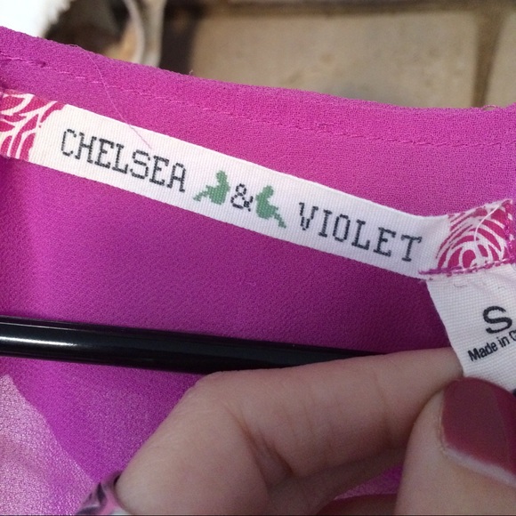 🌈Classy Ruffle Top 🌸🎀 - Picture 3 of 4